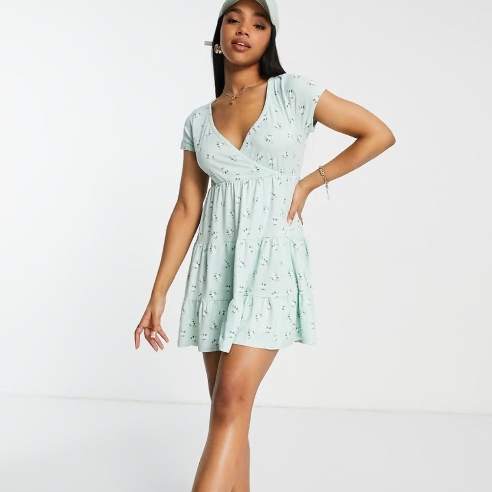 2/$30 Hollister Green Flutter Sleeve V-Neck Sundress